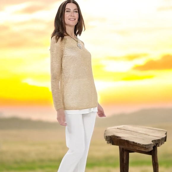 Chico’s Loose Gold Shine-Stitch Amanda Pullover with Attached Shell - Picture 4 of 16